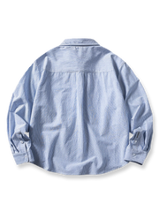 製品画像
「クラシックなブルーストライプと精巧な舵の刺繍を施した長袖シャツの全体展示図。ヴィンテージ感とエレガンスを兼ね備えたデザインが特徴。」

詳細画像
「小さくて精巧な舵刺繍ディテールの特写。航海テーマを表現した刺繍がヴィンテージ感を引き立て、デザイン性と機能性を兼ね備えています。」