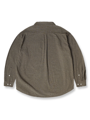 製品画像
「細かいチェック柄とパッチポケットデザインを特徴とする長袖シャツ全体イメージ。コットン100%生地の柔らかさと通気性、自然な落ち感が魅力。」

詳細画像
「胸元のユニークな配置のパッチポケットと立体感のあるチェック柄生地のディテールをクローズアップ。シワになりにくい特性も備えた高品質なコットン素材。」