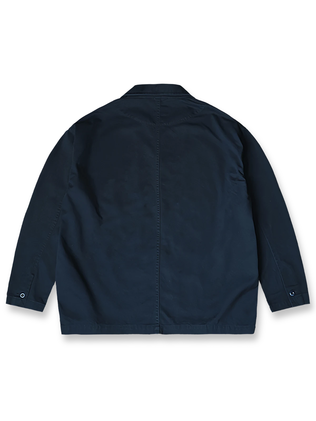 製品画像
「ウォッシュ加工を施したワークテイストテーラードジャケット全体イメージ。スーツのフォーマル感とワークウェアの実用性を融合し、ヴィンテージ感を演出したデザイン。」

詳細画像
「バイカラーの胸ポケットやアシンメトリーな複合ポケットのディテールクローズアップ。酵素ウォッシュ加工による自然な色褪せ感と軽い起毛感が特徴。」