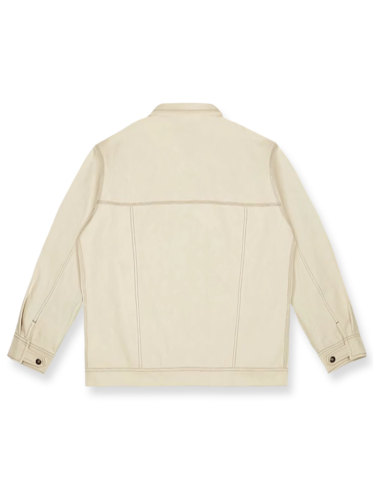 ジャケットのエンブロイダリーバッジのディテールをクローズアップで表示し、職人技が光る精巧な仕上がりを披露しています。