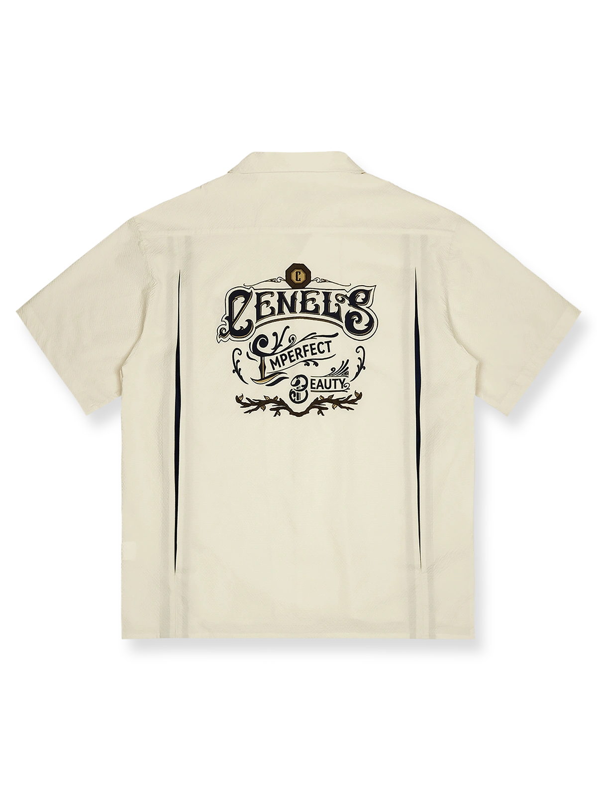 第二次世界大戦中の軍人たちにインスパイアされたオープンカラーデザインのボウリングシャツ。コントラストパッチワークとヴィンテージスタイルのプリントが特徴。