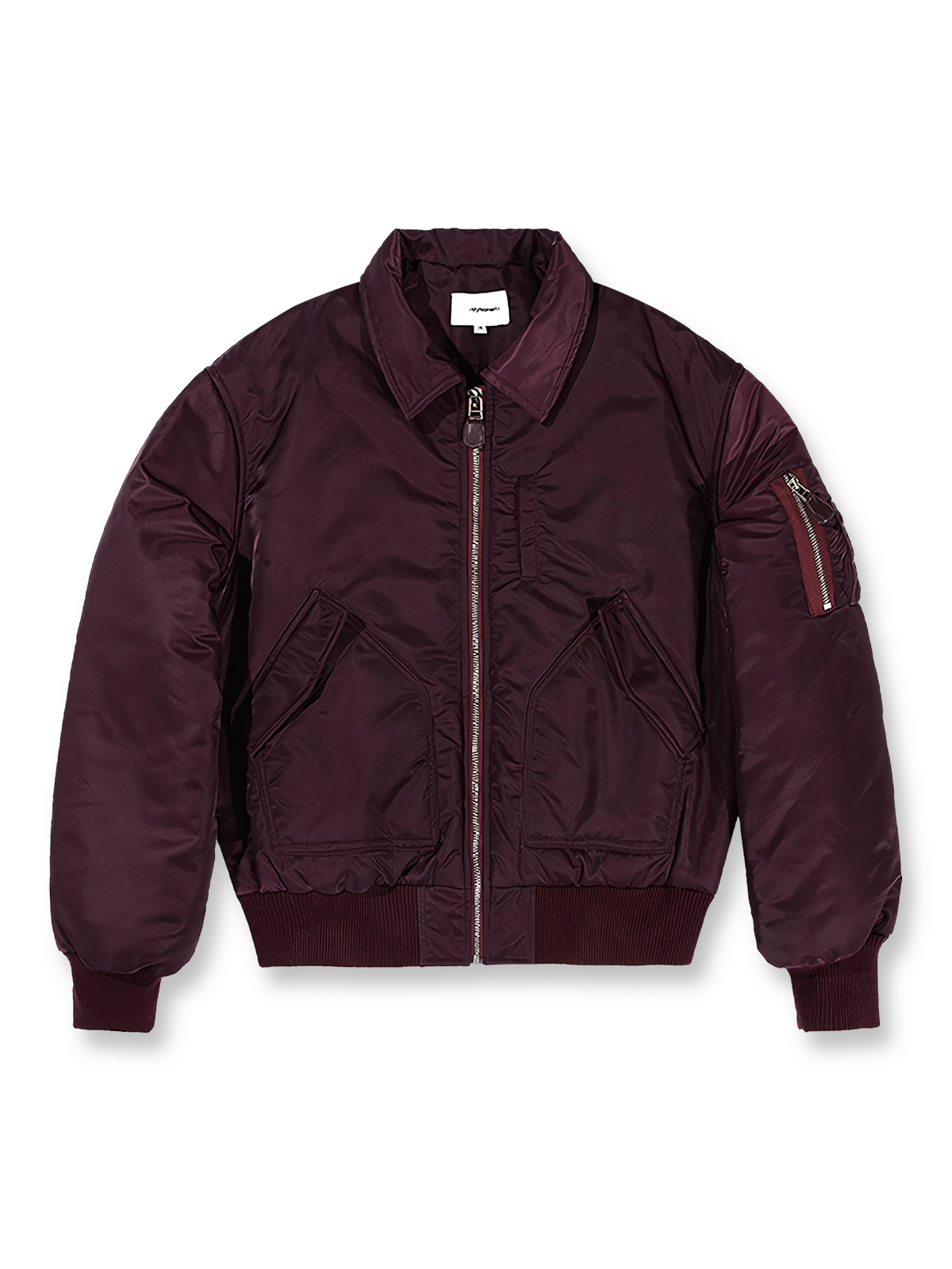 製品画像: 深みのあるバーガンディカラーが映えるヴィンテージ風ショート丈フライトジャケットの正面画像
詳細画像: 防寒性を高めるリブ袖口とデザイン性のあるジッパーポケットのディテール画像