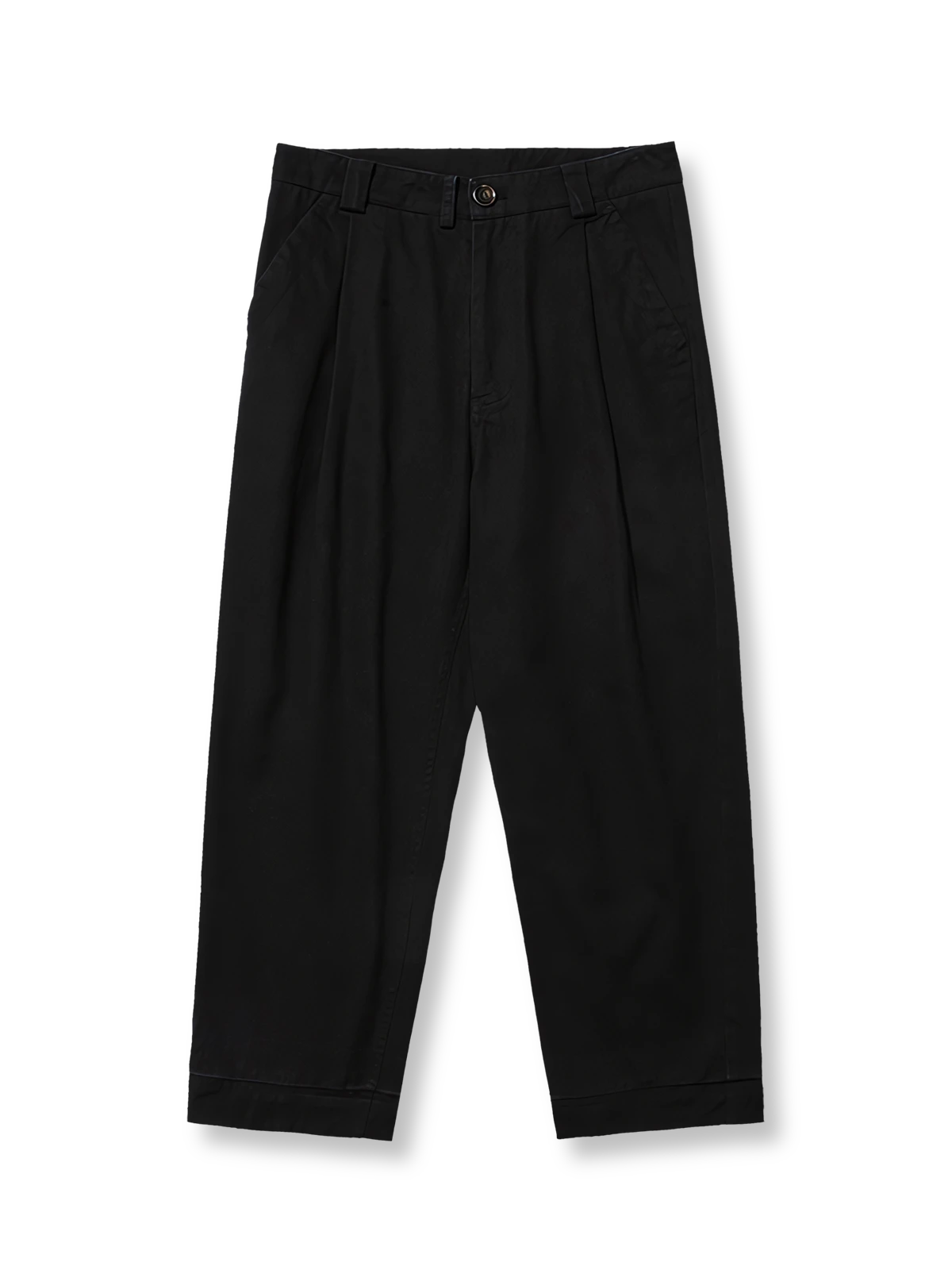 製品画像: サンドウォッシュ加工を施した九分テーパードカジュアルパンツ全体展示、ヴィンテージ風の質感とクラシックなストレートカット
詳細画像: ウエストのプリーツディテールとサンドウォッシュ加工のクローズアップ、自然な色褪せ感と立体感を強調