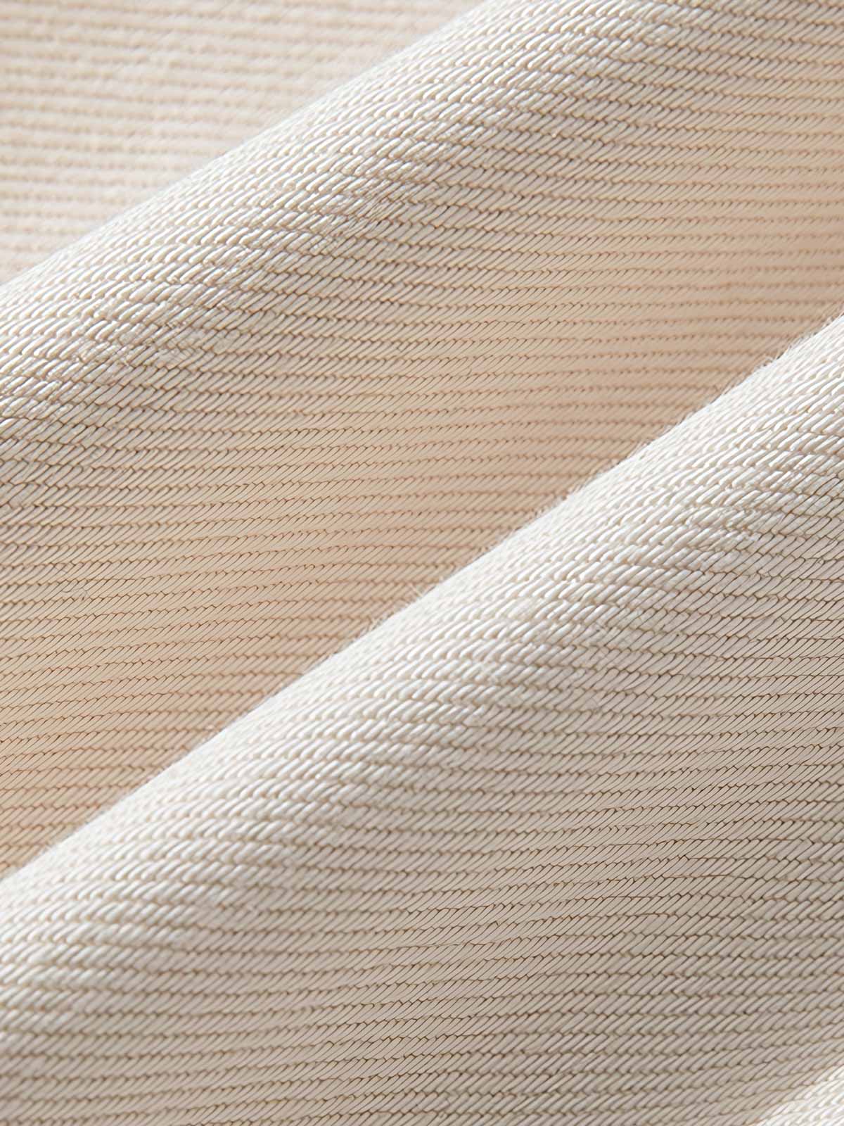 製品画像: サンドウォッシュ加工を施したヴィンテージ感あふれるツータックストレートカジュアルパンツ全体展示、柔らかな触感と自然な色合いが特徴
詳細画像: サンドウォッシュ加工とツータックデザインのディテール特写、立体感を強調したシルエット