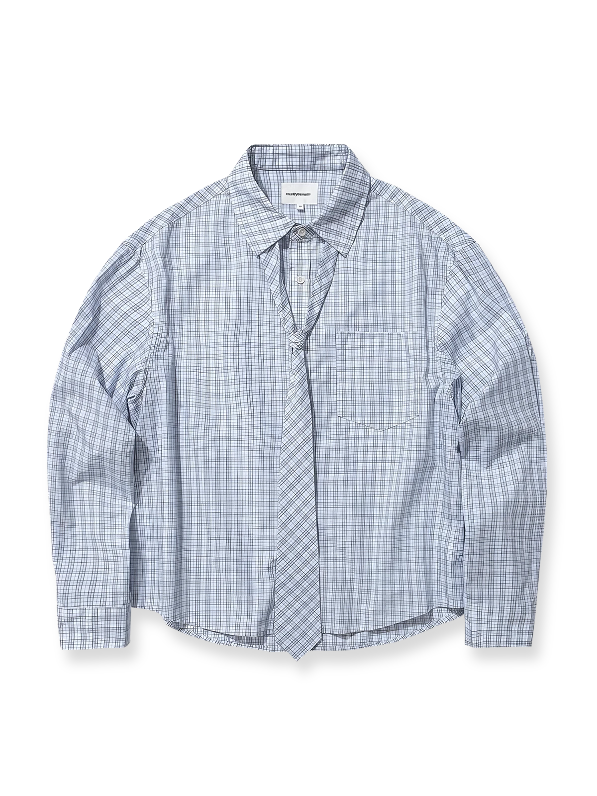 製品画像: インテリ風のチェック柄デザインとネクタイディテールが特徴の100%コットンシャツ全体展示、優雅でヴィンテージ感あふれるスタイル
詳細画像: チェック柄の細部とネクタイデザインのクローズアップ、インテリ風のディテールが強調された部分