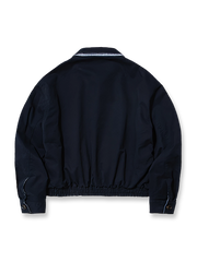 製品画像: リバーシブルデザインとヴィンテージチェック柄が融合した美式ヴィンテージスタイルのハリントンジャケット全体展示、100%コットン素材で快適な着心地
詳細画像: 袖口のバイカラー折り返しデザインとリバーシブルデザインのディテール、ヴィンテージチェック柄と単色面が交互に見える部分のクローズアップ