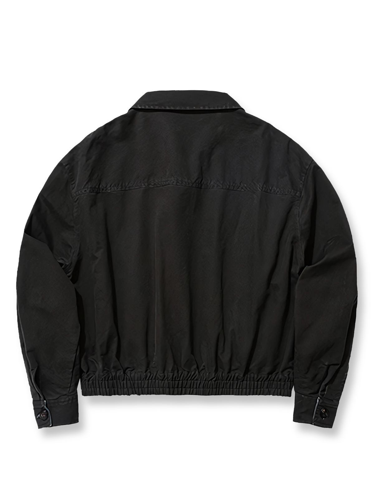 製品画像: ウォッシュド ハリントンジャケットの全体展示。クラシックな襟デザインとアメカジスタイルを融合させたヴィンテージ感あふれるジャケット。快適さと実用性を兼ね備えたデイリーファッションアイテム。

詳細画像: 襟とウォッシュ加工のディテール特写。ウォッシュド加工が施された生地が、ヴィンテージ感と深みを加え、クラシックな襟デザインと調和しています。