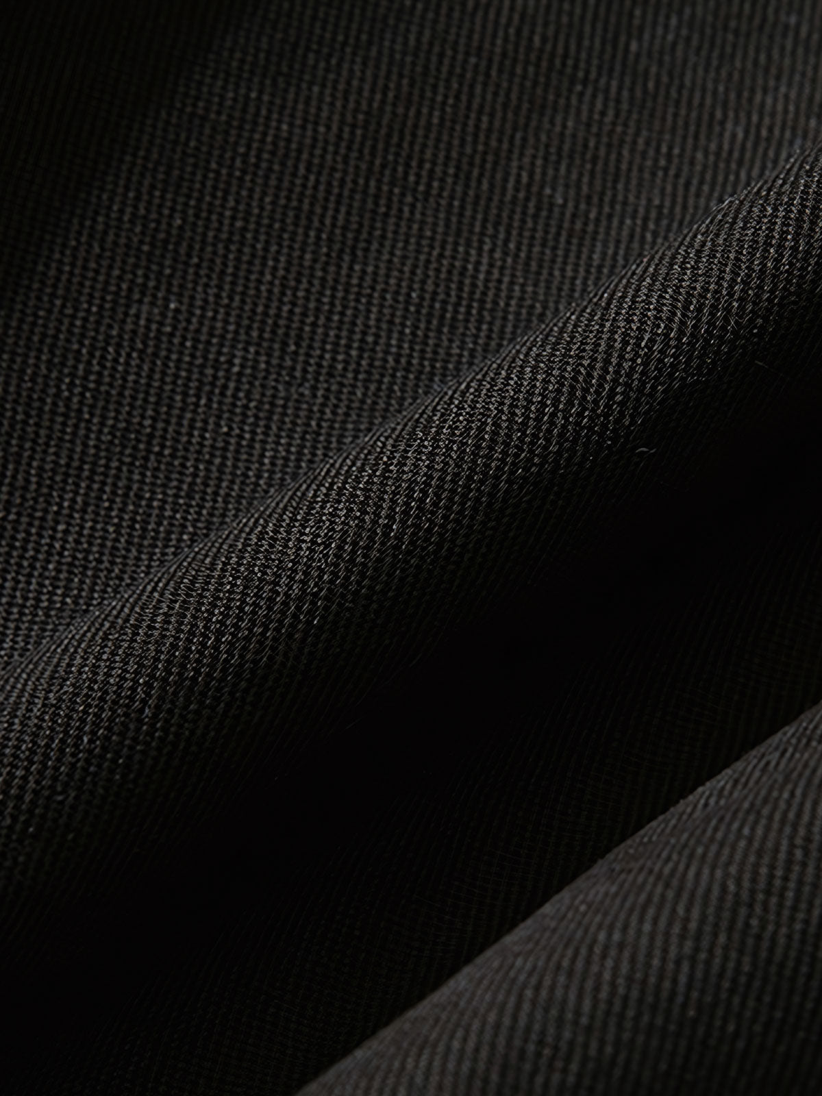 製品画像: ウォッシュド ハリントンジャケットの全体展示。クラシックな襟デザインとアメカジスタイルを融合させたヴィンテージ感あふれるジャケット。快適さと実用性を兼ね備えたデイリーファッションアイテム。

詳細画像: 襟とウォッシュ加工のディテール特写。ウォッシュド加工が施された生地が、ヴィンテージ感と深みを加え、クラシックな襟デザインと調和しています。