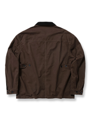 製品画像: アメリカンヴィンテージスタイルのコーデュロイ襟ハンティングワークジャケット全体展示、バーンズ風デザインとサンドウォッシュ加工が施されたクラシックなヴィンテージジャケット
詳細画像: コーデュロイ襟と多機能ポケットのディテール特写、サンドウォッシュ加工で強調された自然な色褪せ感と耐久性