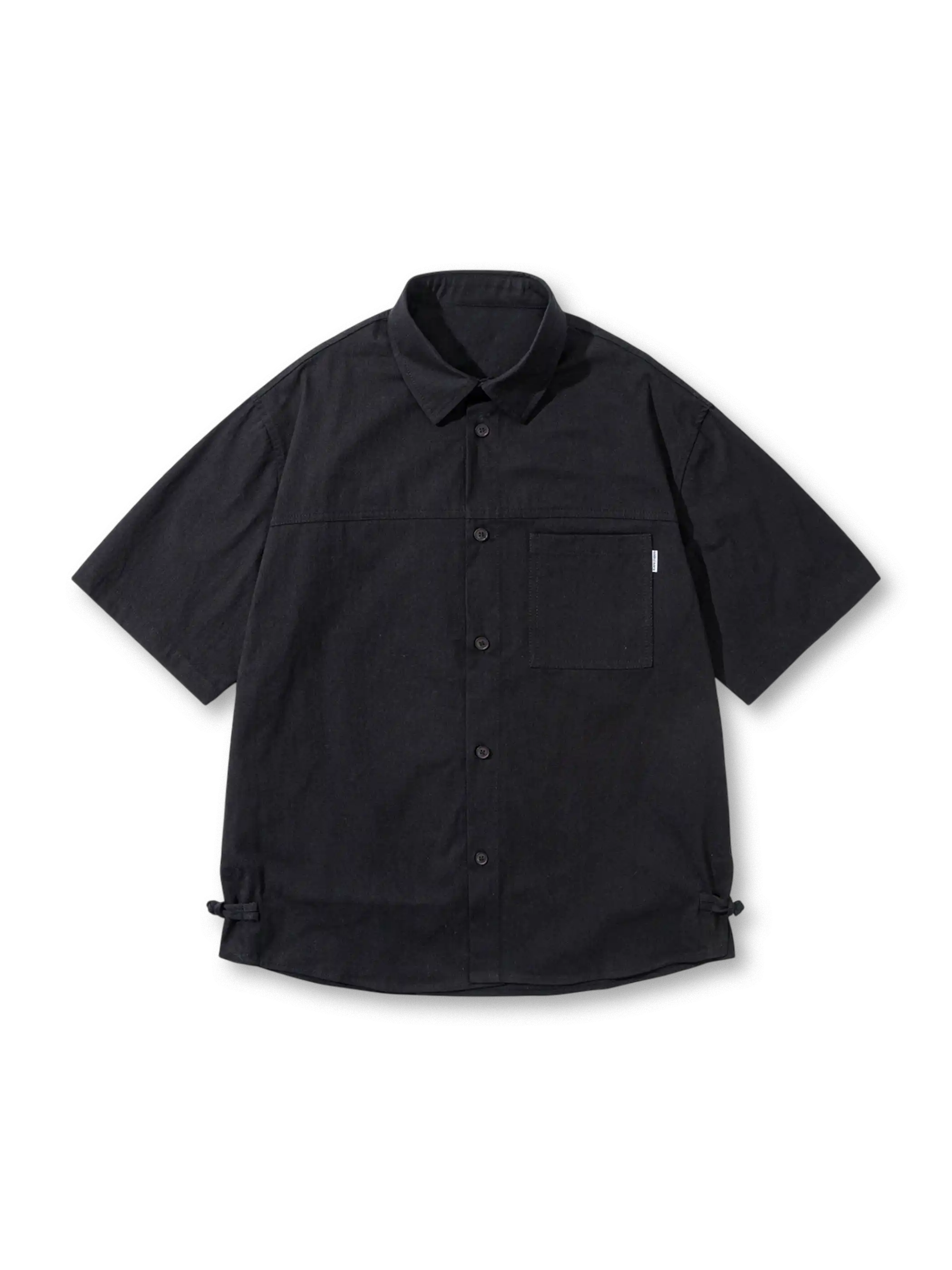 胸ポケットとサイドアジャスターが付いた半袖ワークシャツ