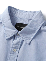 詳細画像：斜めジッパーポケットとラウンドヘムのディテール