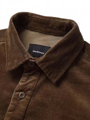 詳細画像：多ポケットデザインとコーデュロイ生地のディテール