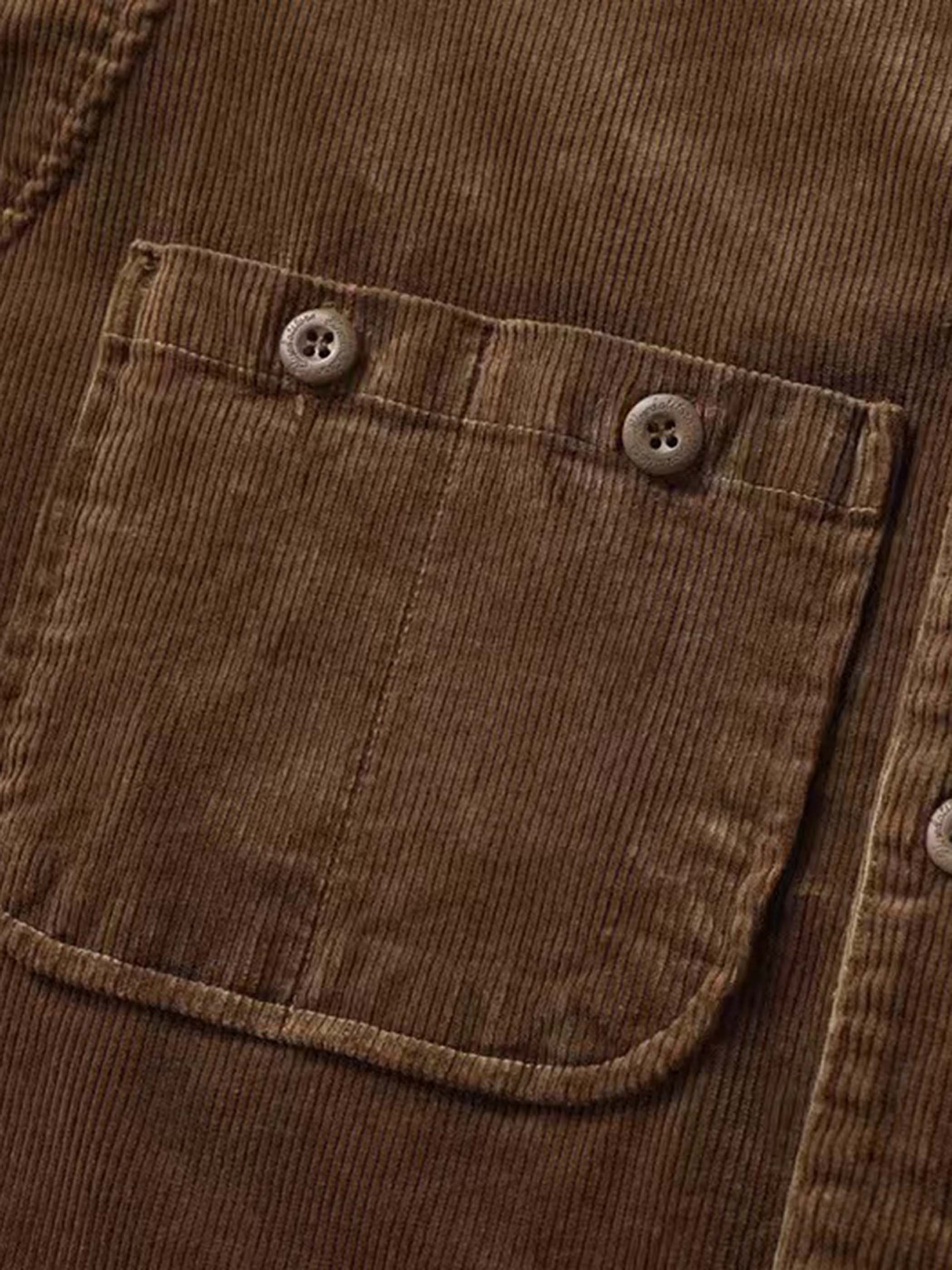 詳細画像：多ポケットデザインとコーデュロイ生地のディテール