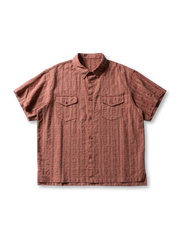 ストライプ柄の半袖シャツ、胸ポケット2つ付き