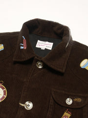 コットン刺繍とレザーパッチのディテール特写