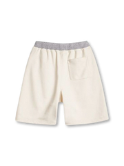 リブウエストと配色ドローコードが特徴の5分丈スウェットショーツ