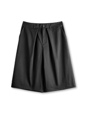 Aラインのゆったりシルエットが特徴の七分丈ショーツ全体像（カーキまたはブラック）。