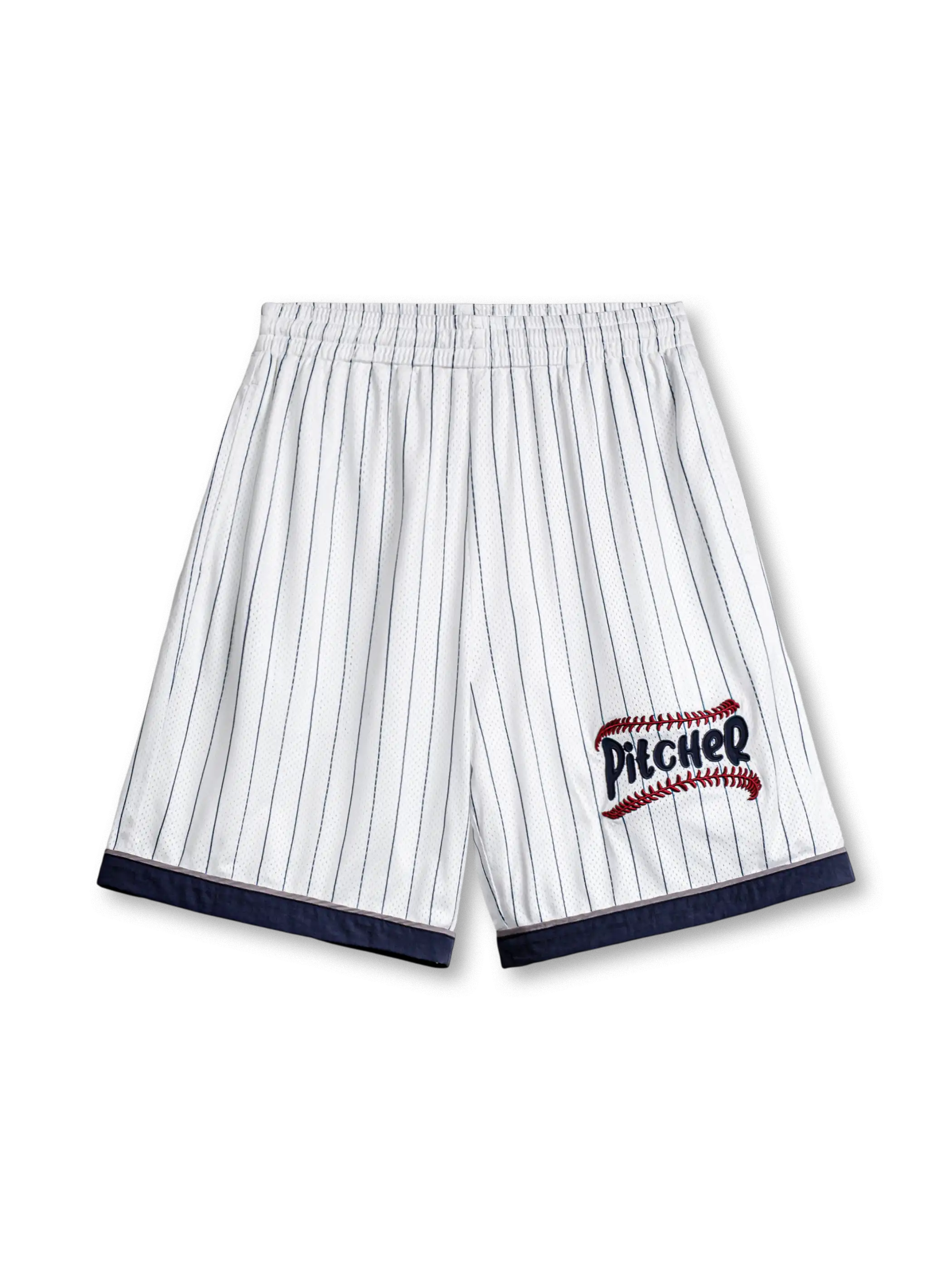 ネイビーカラーのメッシュショーツ、フロントにベースボール調の刺繍ロゴが施されている