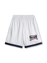 ネイビーカラーのメッシュショーツ、フロントにベースボール調の刺繍ロゴが施されている