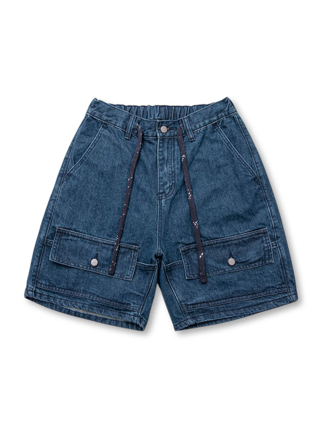 フロントビューのツーポケットワイドデニムショートパンツ
