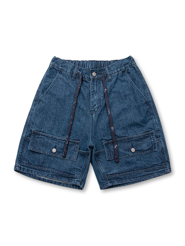 フロントビューのツーポケットワイドデニムショートパンツ