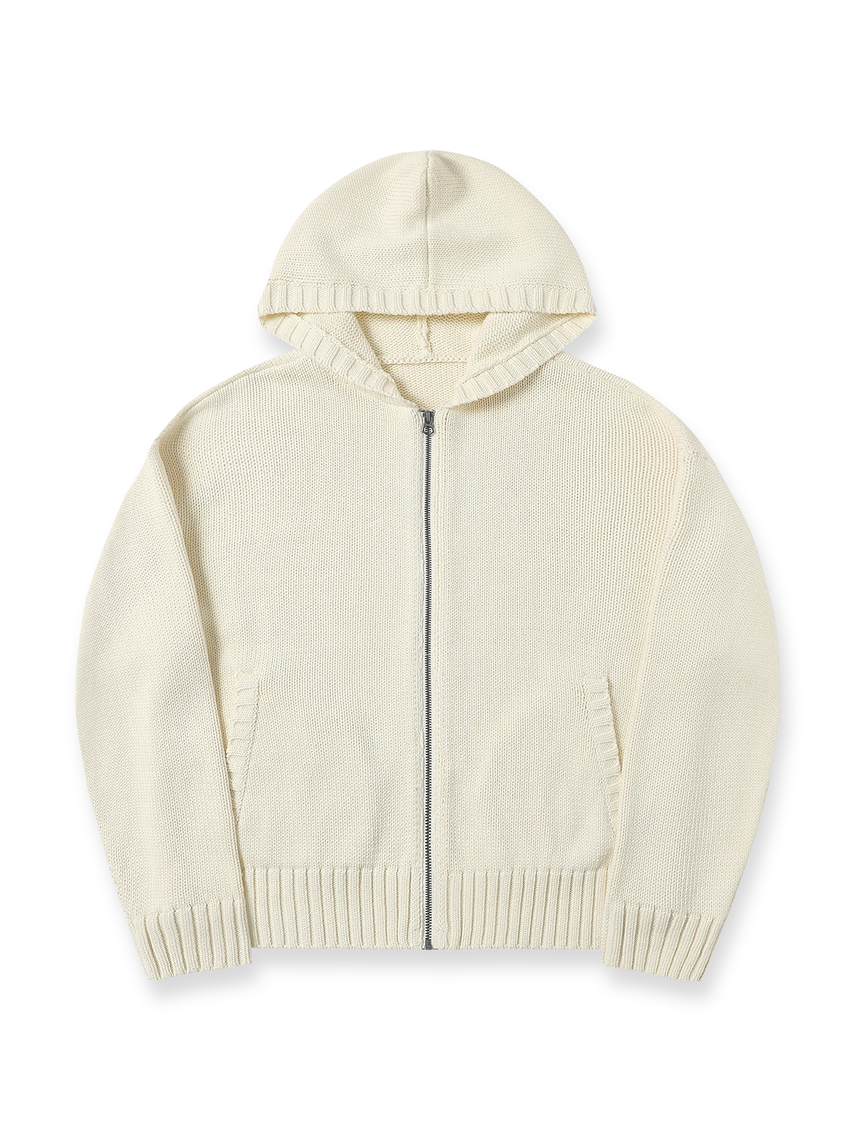 製品画像: 6色展開のフード付きケーブル編みニットカーディガンの全体展示。レトロなケーブル編みとルーズシルエットが特徴的なカジュアルなデザイン。

詳細画像: ケーブル編みディテールとマットシルバージッパーの特写。細部の編み模様とジッパーが際立つ画像。