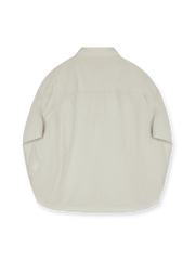 製品画像: コットン製和風ワークシャツ全体展示。日本製のコットン素材と酵素洗い加工が施されたクラシックなデザインのワークシャツ。

詳細画像: 胸元の3ポケットと酵素洗い加工ディテールの特写。ヴィンテージ感を引き立てるデザインで、機能性とファッション性を兼ね備えた仕上がり。