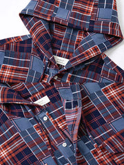 製品画像: ジャパニーズテイストの色織り レトロチェック柄 フーディーシャツジャケットの正面展示
詳細画像: 赤と青のチェック柄のディテールとフードデザイン