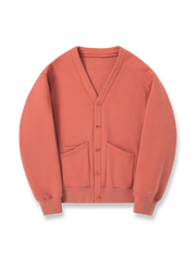 製品画像: 発熱機能フリースVネックカーディガン正面展示 - 秋冬にぴったりな保温性抜群のカーディガン。
詳細画像: ボタンとフリース素材のディテール展示 - クラシックなデザインが特徴。