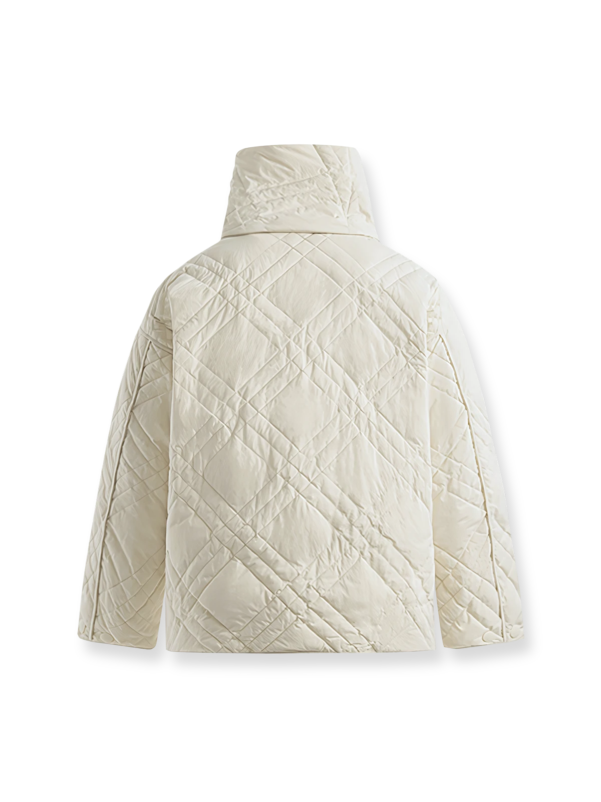 製品画像: ホワイトダックダウンのダイヤキルティングダウンジャケット正面展示 - 冬の必須アイテム、撥水加工と保温性を兼ね備え。
詳細画像: 撥水加工素材とダイヤキルティングのディテール展示 - 高い実用性を提供するデザイン。