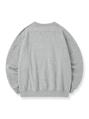 製品画像: フロッキー加工のジャパニーズテイストカーボンブラッシュスウェットの正面展示。秋冬に最適な柔らかい素材感とクラシックなスポーツスタイルを強調。
詳細画像: フロッキー加工とカーボンブラッシュ生地の質感ディテール展示。高品質な柔らかさと耐久性をアピール。