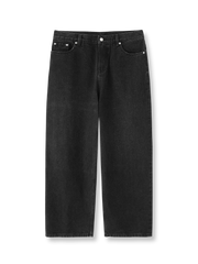 製品画像: アメリカンヴィンテージ ワイドデニムパンツの全体展示。高品質な13OZデニムを使用した、酵素洗い加工でヴィンテージ感を引き立てたデザイン。

詳細画像: 酵素洗い加工とデニムの質感ディテールの特写。繊細な質感と自然なヴィンテージトーンが強調されており、素材感が伝わる画像。