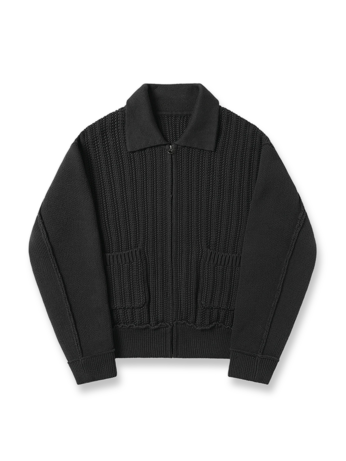 製品画像: ジャパニーズテイストの重厚なレトロケーブル編みニットカーディガンの全体展示。秋冬に最適な温かさとスタイルを兼ね備えたアイテム。
詳細画像: 太い編み目とケーブル模様のディテールを強調した展示。高品質な素材がもたらす柔軟さと安定性をアピール。