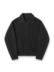 製品画像: ジャパニーズテイストの重厚なレトロケーブル編みニットカーディガンの全体展示。秋冬に最適な温かさとスタイルを兼ね備えたアイテム。
詳細画像: 太い編み目とケーブル模様のディテールを強調した展示。高品質な素材がもたらす柔軟さと安定性をアピール。