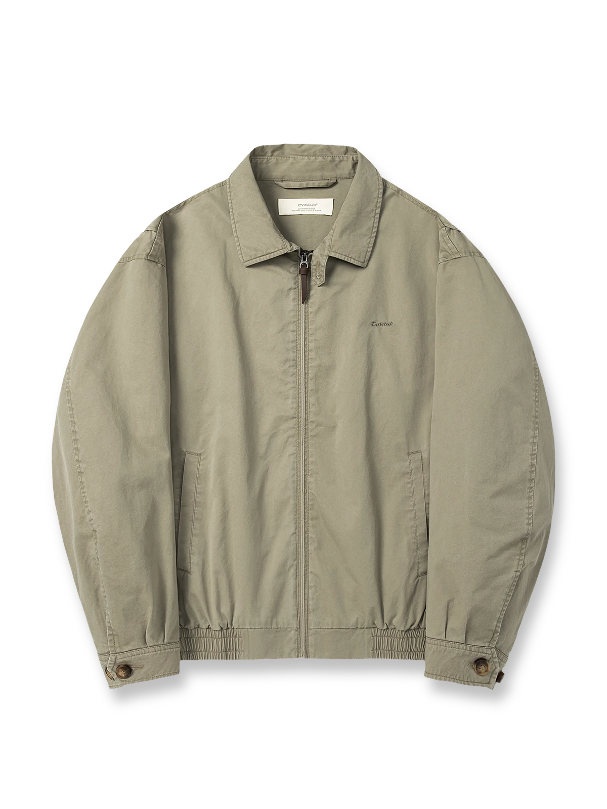 製品画像: ハリントンG9ヴィンテージジャケット全体展示。クラシックなオープンカラーデザインとヴィンテージウォッシュ加工で、洗練されたシルエットと柔らかな手触りが特徴のジャケット。

詳細画像: チェック柄ライニングとオープンカラー部分のディテール特写。ディテールのこだわりがヴィンテージ感を引き立て、上品なデザイン性を強調。