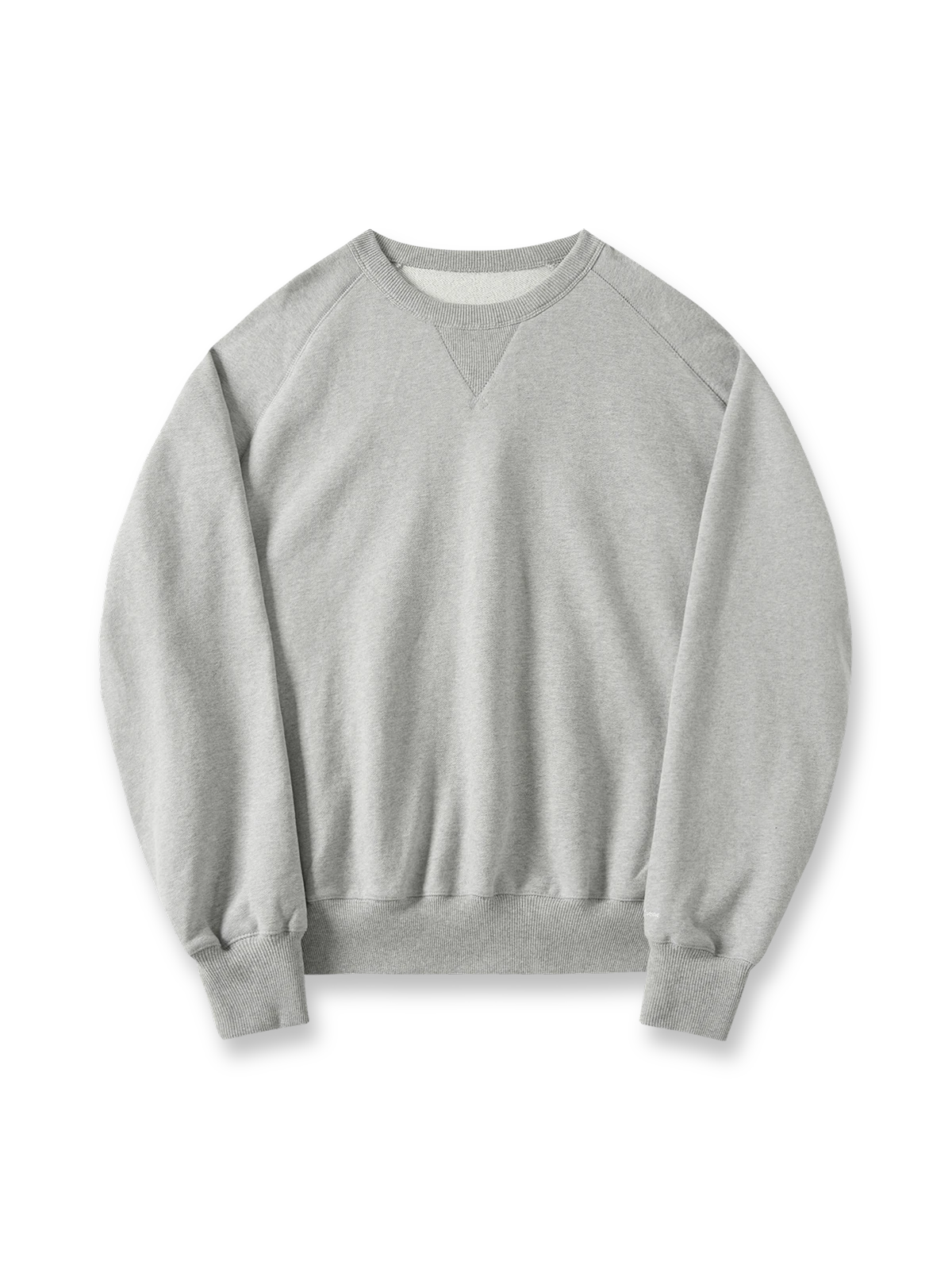 製品画像: 高密度エジプト綿 ラウンドネック スウェット全体展示。エジプト綿の高品質とシンプルなデザインが際立つ、快適で洗練されたスタイルの魅力を強調。

詳細画像: 3本針5本糸オーバーロック工法の縫製ディテール特写。高い耐久性を持ち、細部にまでこだわった高級感のある仕上がりを強調。