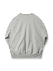 製品画像: 高密度エジプト綿 ラウンドネック スウェット全体展示。エジプト綿の高品質とシンプルなデザインが際立つ、快適で洗練されたスタイルの魅力を強調。

詳細画像: 3本針5本糸オーバーロック工法の縫製ディテール特写。高い耐久性を持ち、細部にまでこだわった高級感のある仕上がりを強調。