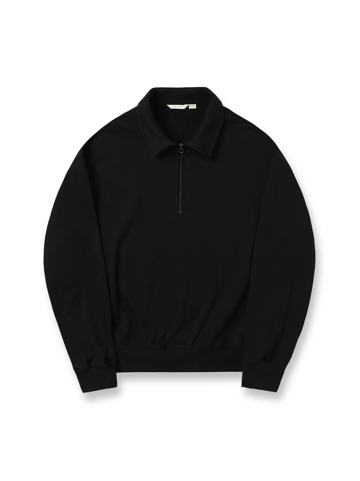 製品画像: ハーフジップ スタンドカラー スウェットの正面展示図。シンプルでありながら洗練されたアメカジスタイルを強調し、クラシックなデザインと快適さを兼ね備えたアイテム。

詳細画像: ハーフジップディテールとスタンドカラー部分のクローズアップ。しっかりとした手触りと滑らかな表面感を持つ高品質コットンポリエステル混紡素材のディテールにフォーカス。