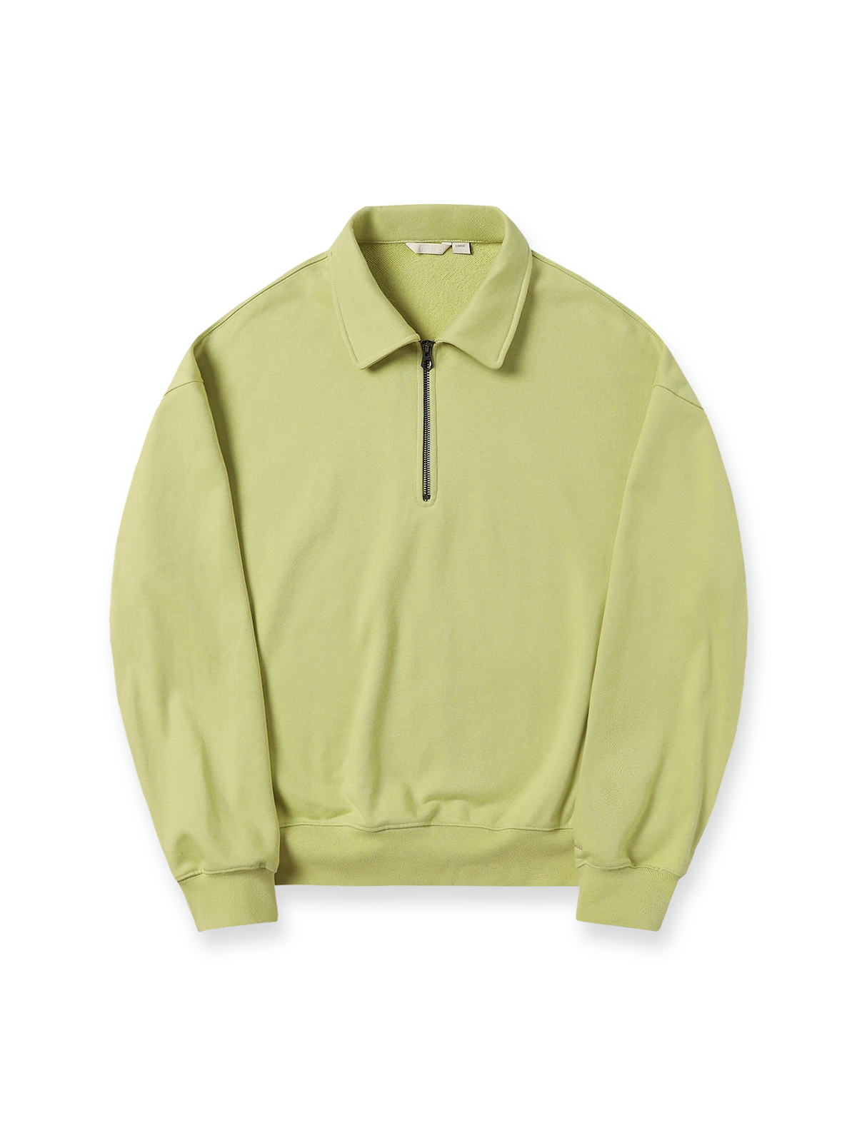 製品画像: ハーフジップ スタンドカラー スウェットの正面展示図。シンプルでありながら洗練されたアメカジスタイルを強調し、クラシックなデザインと快適さを兼ね備えたアイテム。

詳細画像: ハーフジップディテールとスタンドカラー部分のクローズアップ。しっかりとした手触りと滑らかな表面感を持つ高品質コットンポリエステル混紡素材のディテールにフォーカス。