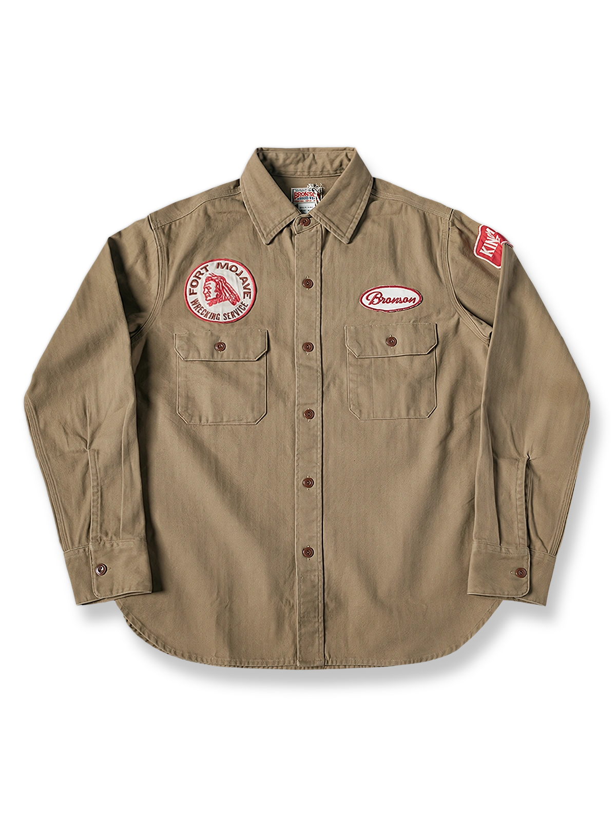 ヴィンテージ刺繍パッチガソリンステーションワークシャツの全体像を展示し、独特なデザインとディテールが強調されています。