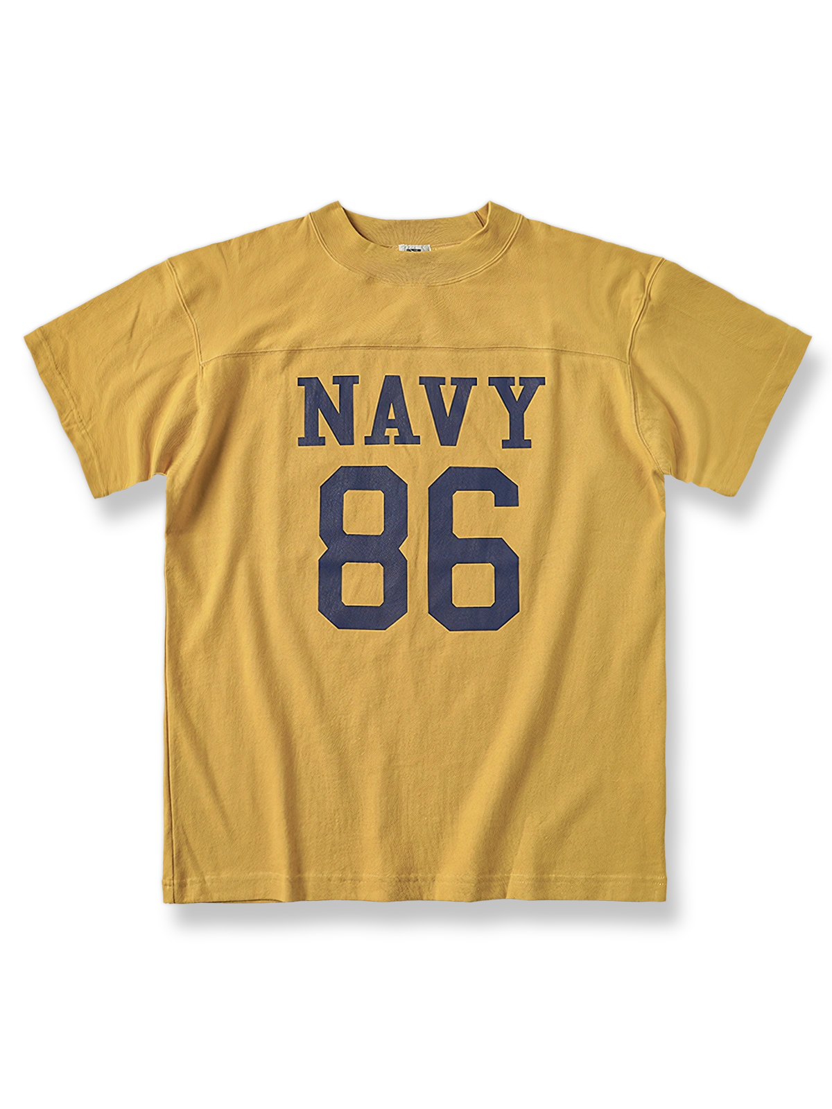 Tシャツのテクスチャーとディテールのクローズアップ、素材の天然感と耐久性を示す。