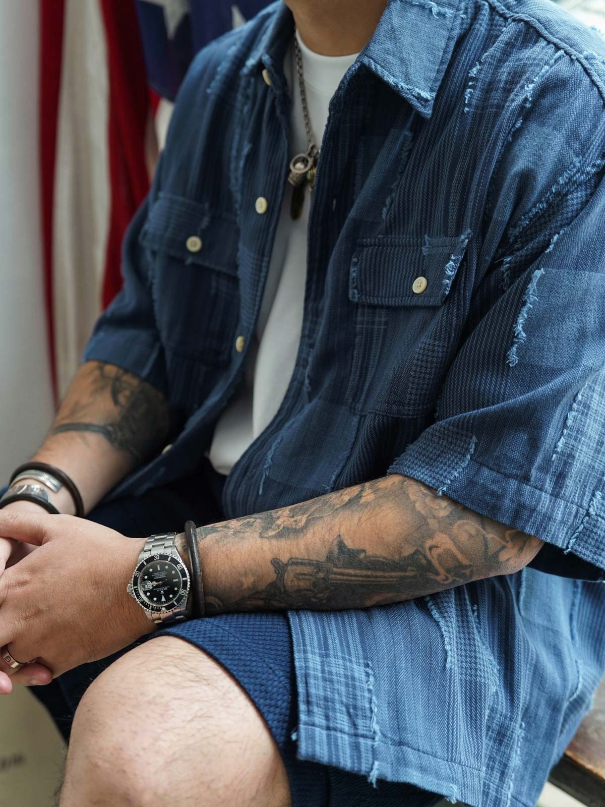 詳細画像: シャツのヒャクヤブチェックのディテールと胸元ポケットデザイン