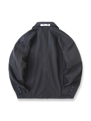 製品画像
「ヴィンテージ ペイズリー柄パッチルーズフィット テーラードジャケット全体イメージ。撥水素材と不規則なペイズリー柄パッチデザインが特徴のカジュアルな一着。」

詳細画像
「不規則に配置されたペイズリー柄パッチと高密度ヘリンボーン裏地のディテールクローズアップ。機能性とファッション性を融合したデザイン。」