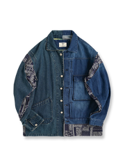 製品画像
「デコンストラクション パッチワーク ペイズリー柄 デニムジャケットの正面全体図。左右非対称デザインが特徴で、袖口やサイドシーム、裾部分にペイズリー柄のパッチワークを施した、ヴィンテージ感あふれる独特な解体美学のデザイン。オーバーサイズシルエットで快適な着心地を提供する希少な一着。」

詳細画像
「デコンストラクション パッチワーク ペイズリー柄 デニムジャケットのディテール特写。袖口や裾に施されたペイズリー柄パッチワークのクラフトマンシップや、意図的にずらしたボタンデザインが、ヴィンテージ感と個性を際立たせる。左右非対称の再構築デザインが視覚的なユニークさを演出。」