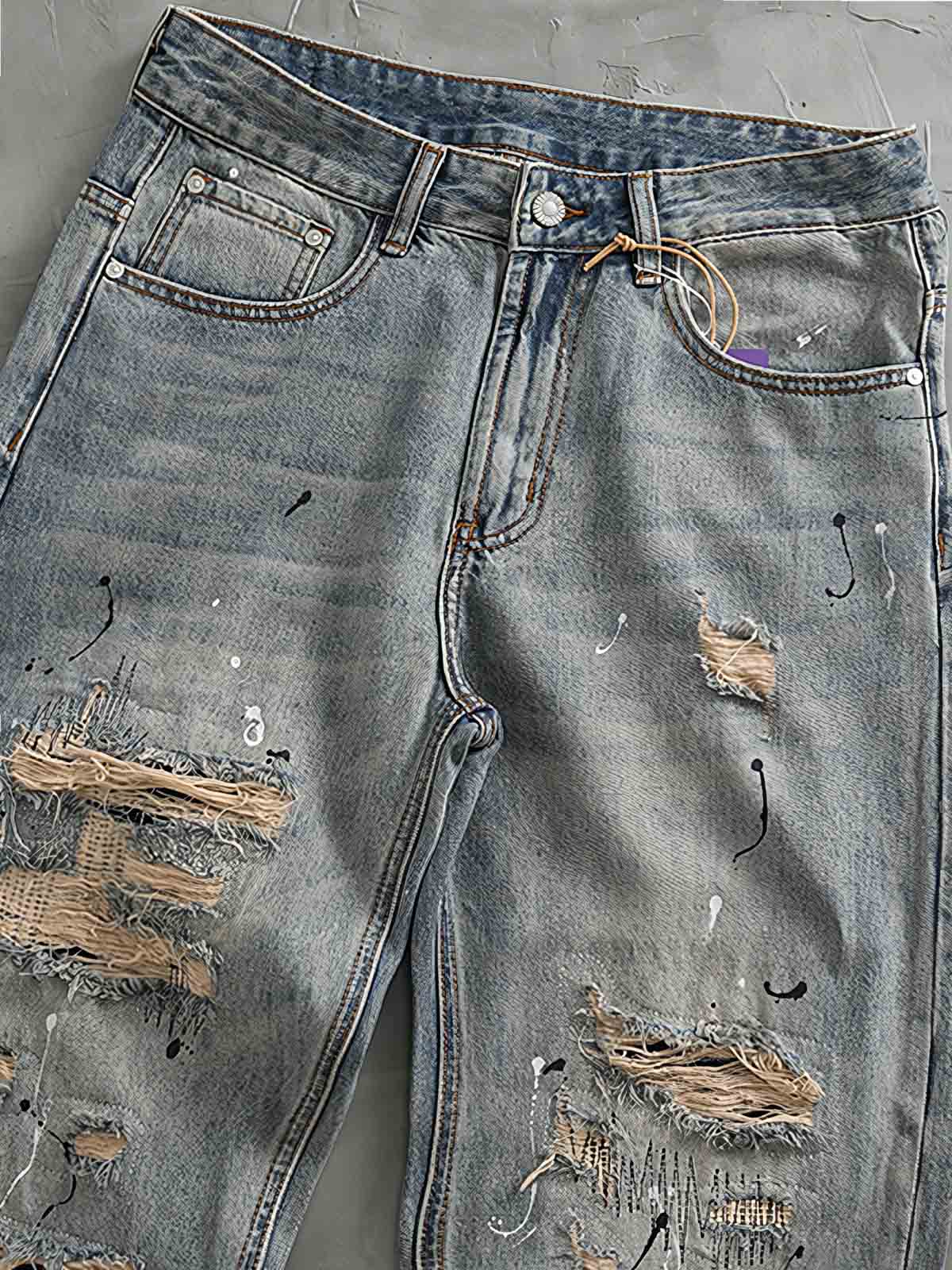 デニムパンツのダメージとパッチワークのディテール