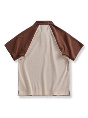 ゆったりとしたバイカラー襟付き半袖ポロシャツの正面画像