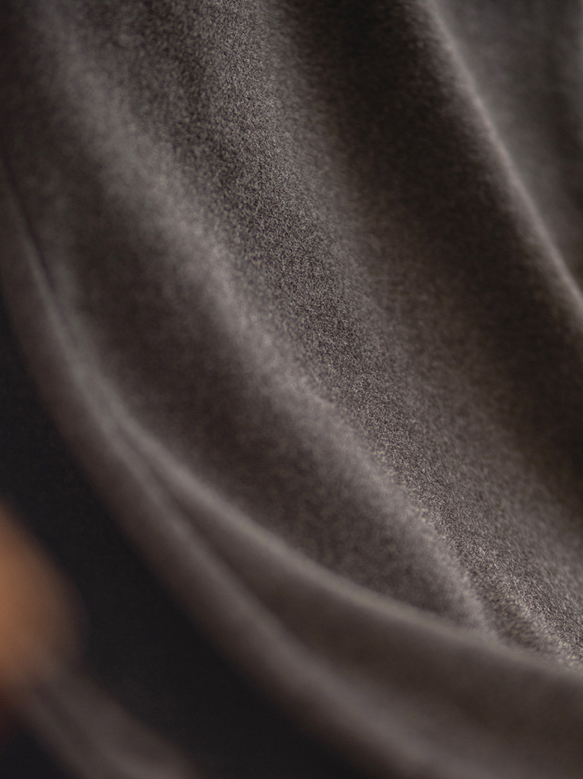 製品画像: ラシャ素材使用のヴィンテージリラックスパンツ ラシャスラックス メンズ 冬 正面画像
詳細画像: ウエストゴム仕様とスナップボタン付き裾のディテールアップ画像