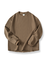 毛織りテクスチャーが際立つゆったりフィットニットセーター。