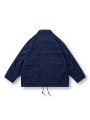 襟付きボタンフロントのコーチジャケット、裾にドローコード付き