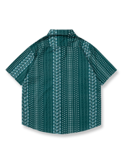 伝統的な染色技術による色鮮やかなデザインが特徴。